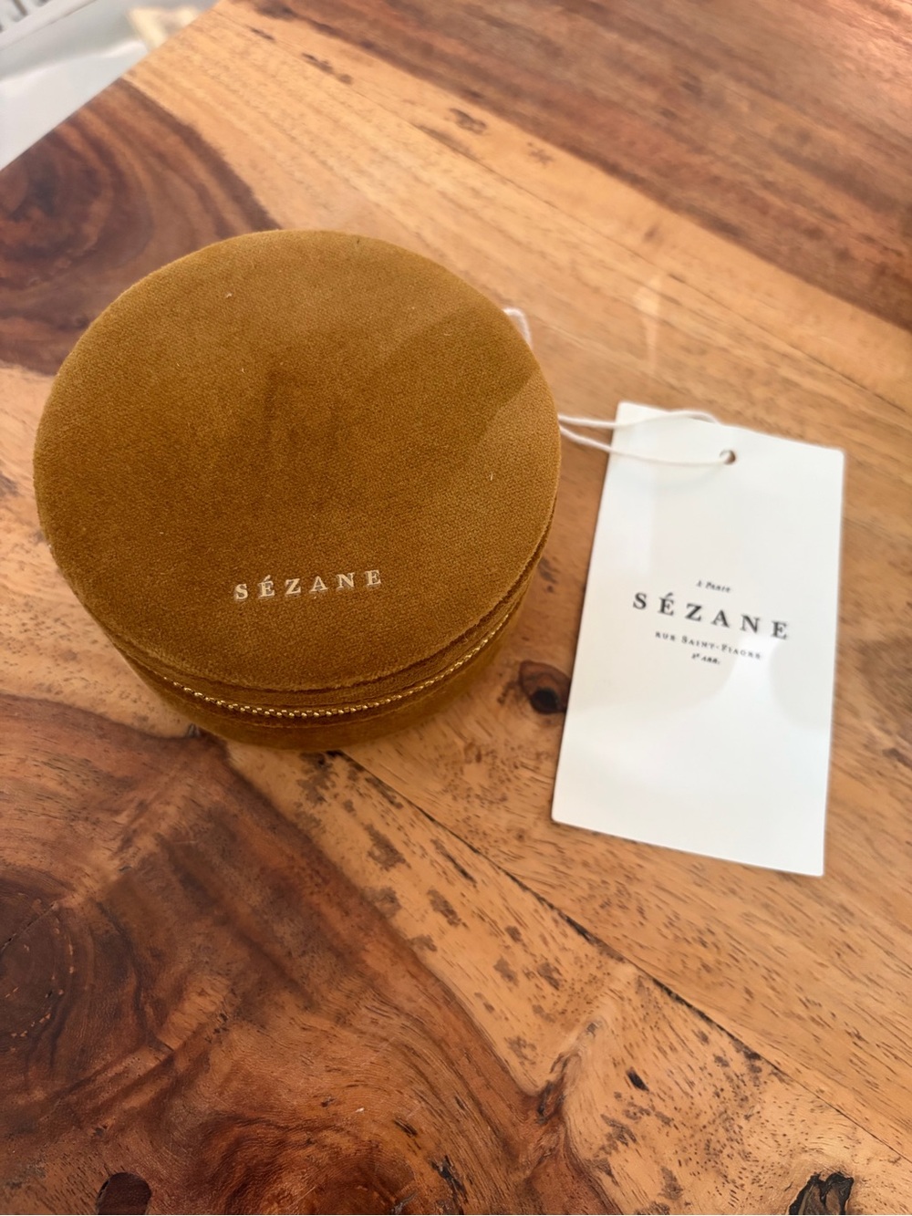 Sézane Round Velvet Jewelry Case in Caramel - Picture 6 of 8